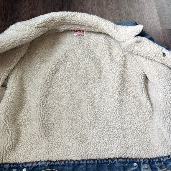 Vintage Levi’s 46R Sherpa-Lined Jean Jacket – Classic & Cozy - Picture 11 of 13